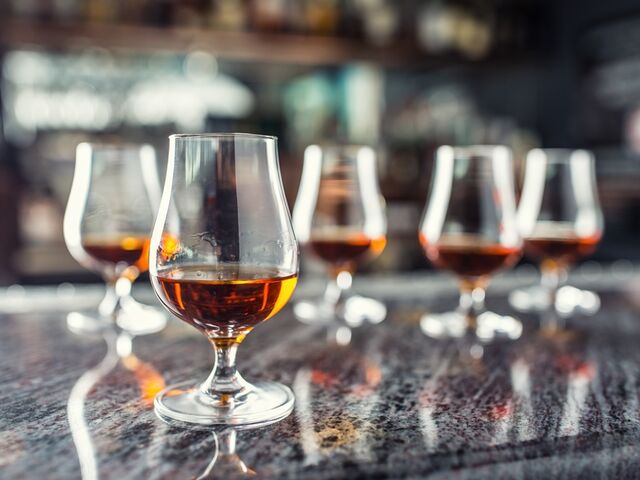 Jakie kieliszki do likieru wybrać? Przewodnik po kształtach i pojemnościach