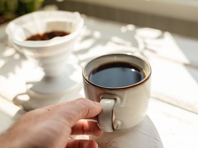 Ceramiczne czy szklane kubki – które lepiej utrzymują temperaturę napoju